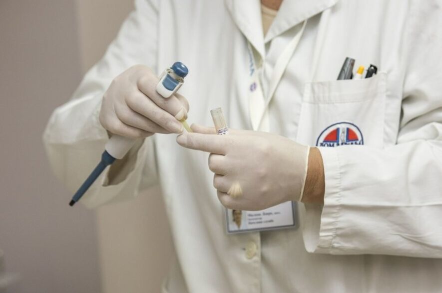 Ārsts, kurš diagnosticē cilvēka papilomas vīrusu